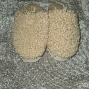Ugg Slippers/Slides
